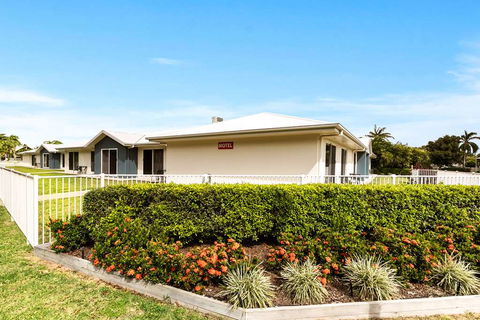 Econo Lodge Beachside - Tourism Noosa 1