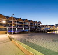 Dolphin Quay Apartment Hotel - Tourism Noosa