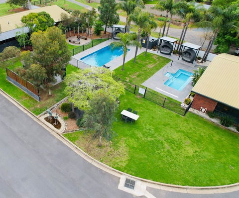 Federation Motor Inn - Tourism Noosa 0