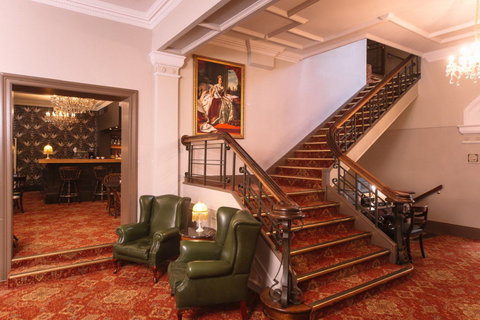 Hadley's Orient Hotel - Tourism Noosa 2