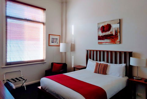 The Ansonia - Tourism Noosa 1