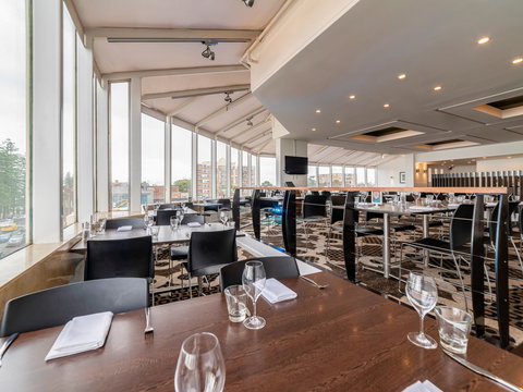 Novotel Brighton Beach - Tourism Noosa 13