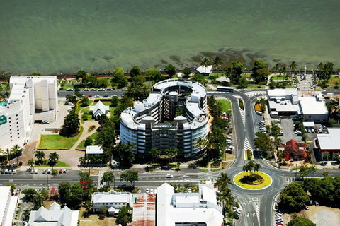 DoubleTree by Hilton Cairns - Tourism Noosa 3