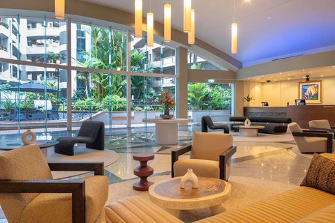 DoubleTree by Hilton Cairns - Tourism Noosa 6