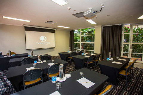 DoubleTree by Hilton Cairns - Tourism Noosa 11