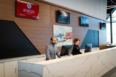 Rydges Pit Lane Hotel - Tourism Noosa 2