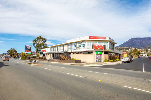 Nightcap at Carlyle Hotel - Tourism Noosa 2