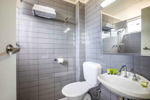 Nightcap At Glengala Hotel - Tourism Noosa 2