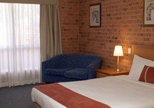 Akuna Motor Inn - Tourism Noosa 0