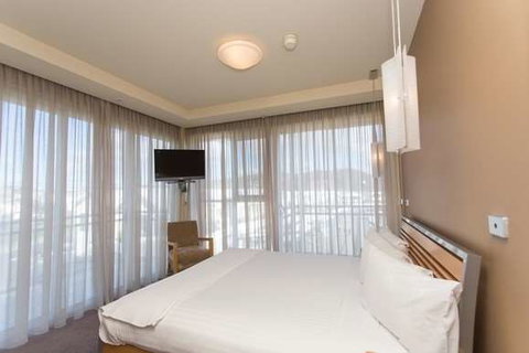 Peppers Seaport Hotel - Tourism Noosa 1