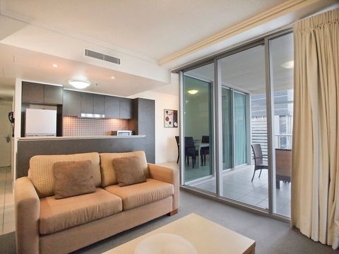 Oaks Casino Towers - Tourism Noosa 2