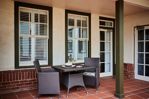 Hotel Kurrajong Canberra - Tourism Noosa 1