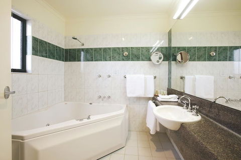 Gateway On Monash - Tourism Noosa 1