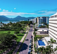 Holiday Inn Cairns Harbourside - Tourism Noosa
