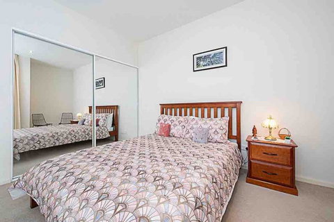 Spacious 1BR Stylish New Acton Apartment +Parking - Tourism Noosa 21