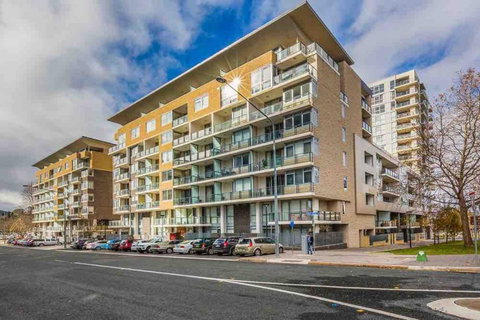 Spacious 1BR Stylish New Acton Apartment +Parking - Tourism Noosa 13