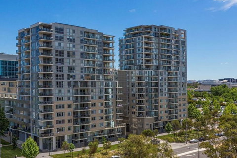 Spacious 1BR Stylish New Acton Apartment +Parking - Tourism Noosa 12