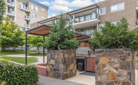 Spacious 1BR Stylish New Acton Apartment +Parking - Tourism Noosa 1