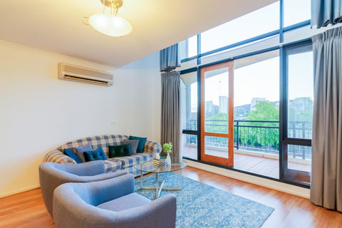 ALLARA CANBERRA - Tourism Noosa 0