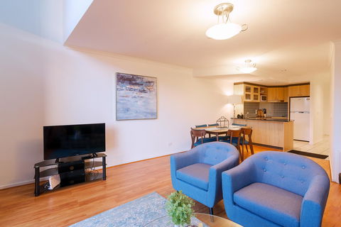 ALLARA CANBERRA - Tourism Noosa 1