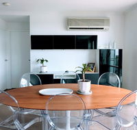 Staying Places - The Avenue - Tourism Noosa