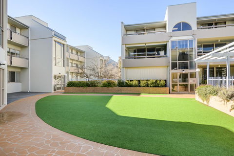 Accommodate Canberra - The Summit - Tourism Noosa 4