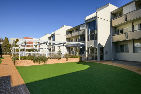 Accommodate Canberra - The Summit - Tourism Noosa 3