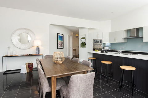 Mollymook Beachfront Penthouse 9 - Tourism Noosa 5