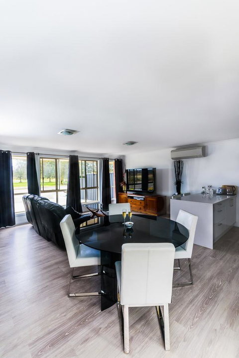 Lure Bed And Breakfast - Tourism Noosa 1