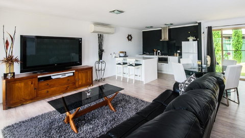 Lure Bed And Breakfast - Tourism Noosa 0