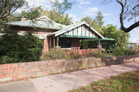 Cowan Street Bungalow - Tourism Noosa 13