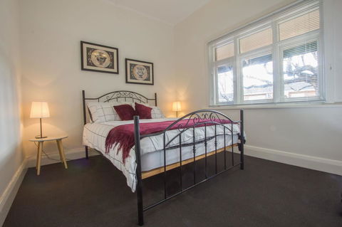 Cowan Street Bungalow - Tourism Noosa 4