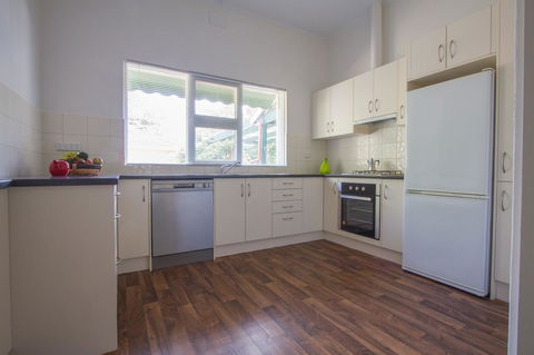 Cowan Street Bungalow - Tourism Noosa 11
