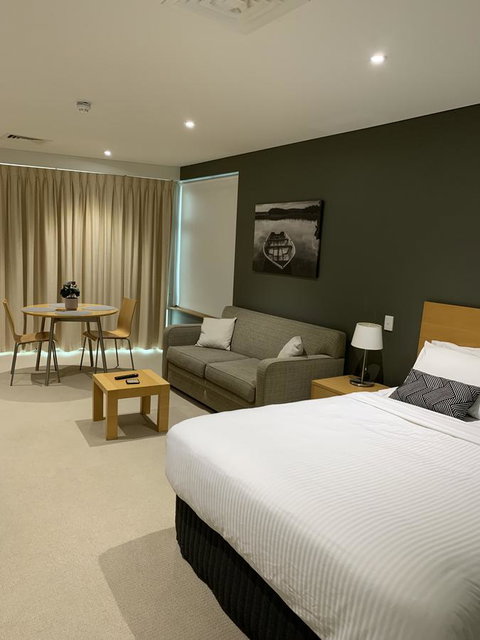 Wallaroo Marina Stayz - Tourism Noosa 6