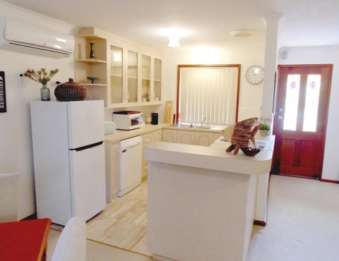Baronet B & B - Tourism Noosa 9