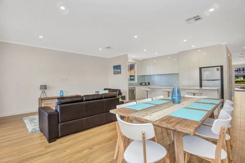 Eastern Breeze - Tourism Noosa 23