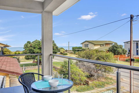Eastern Breeze - Tourism Noosa 22