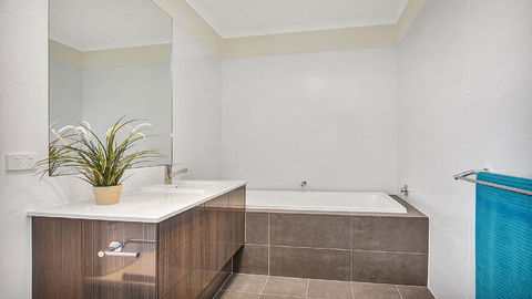 Eastern Breeze - Tourism Noosa 18