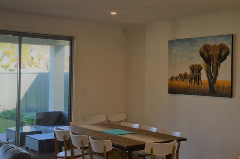 Eastern Breeze - Tourism Noosa 4