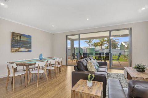 Eastern Breeze - Tourism Noosa 15