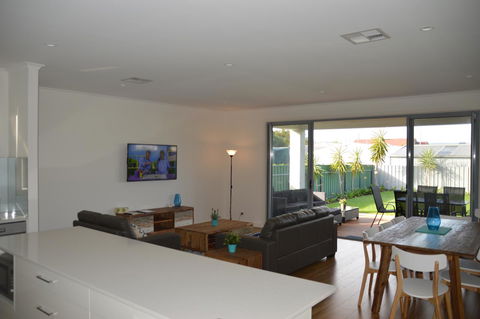 Eastern Breeze - Tourism Noosa 20