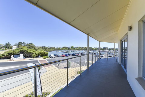 Aloha Waterfront Properties - Tourism Noosa 10