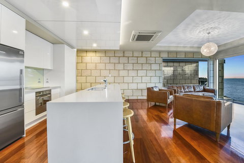 Aloha Waterfront Properties - Tourism Noosa 22