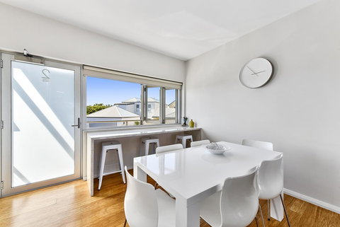 Aloha Waterfront Properties - Tourism Noosa 24