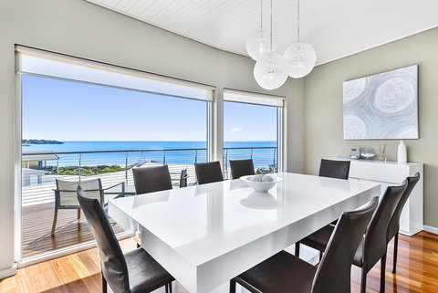 Aloha Waterfront Properties - Tourism Noosa 11