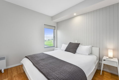 Aloha Waterfront Properties - Tourism Noosa 13