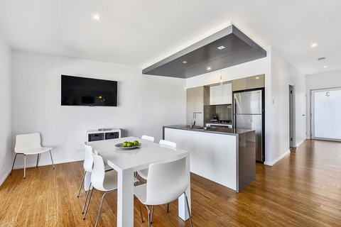 Aloha Waterfront Properties - Tourism Noosa 16