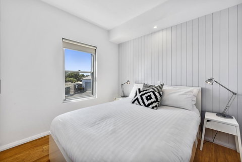 Aloha Waterfront Properties - Tourism Noosa 19