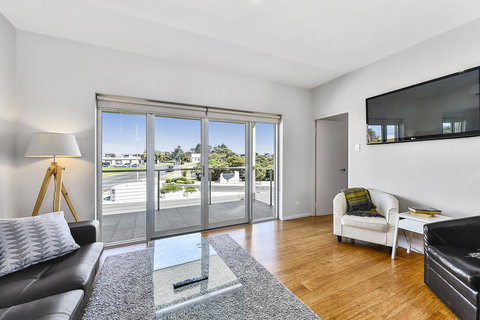 Aloha Waterfront Properties - Tourism Noosa 29