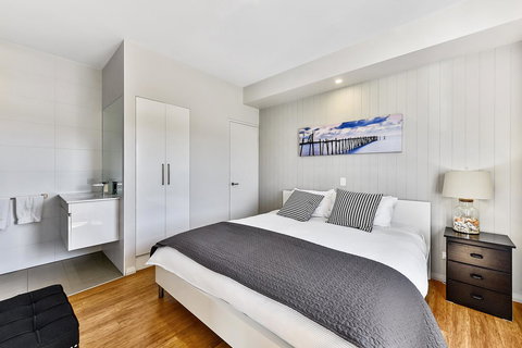 Aloha Waterfront Properties - Tourism Noosa 21